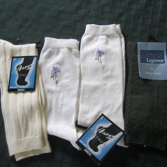 Lot - NEW 10 pr. Women's Dress Socks, LEGGS, HANES ULTIMATE One Size Mid Calf - Picture 5 of 6